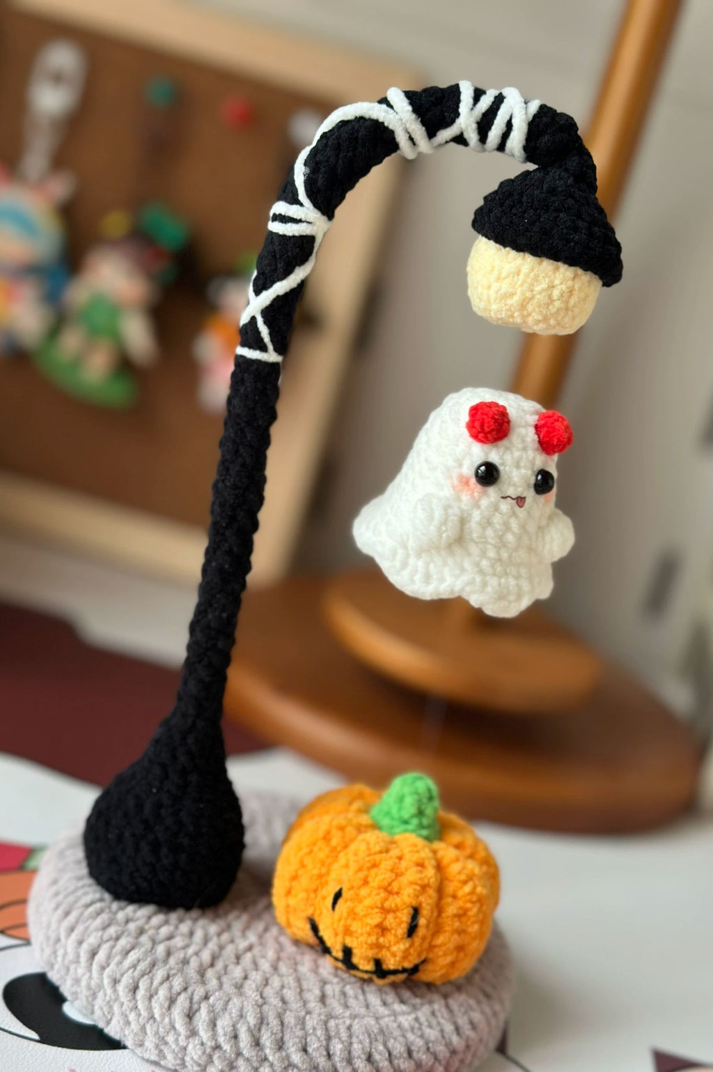 [Finished Product ]Handmade CrochetHalloween Floating Ghost Night Light - Cute Spooky Decor & Festive Gift for Home