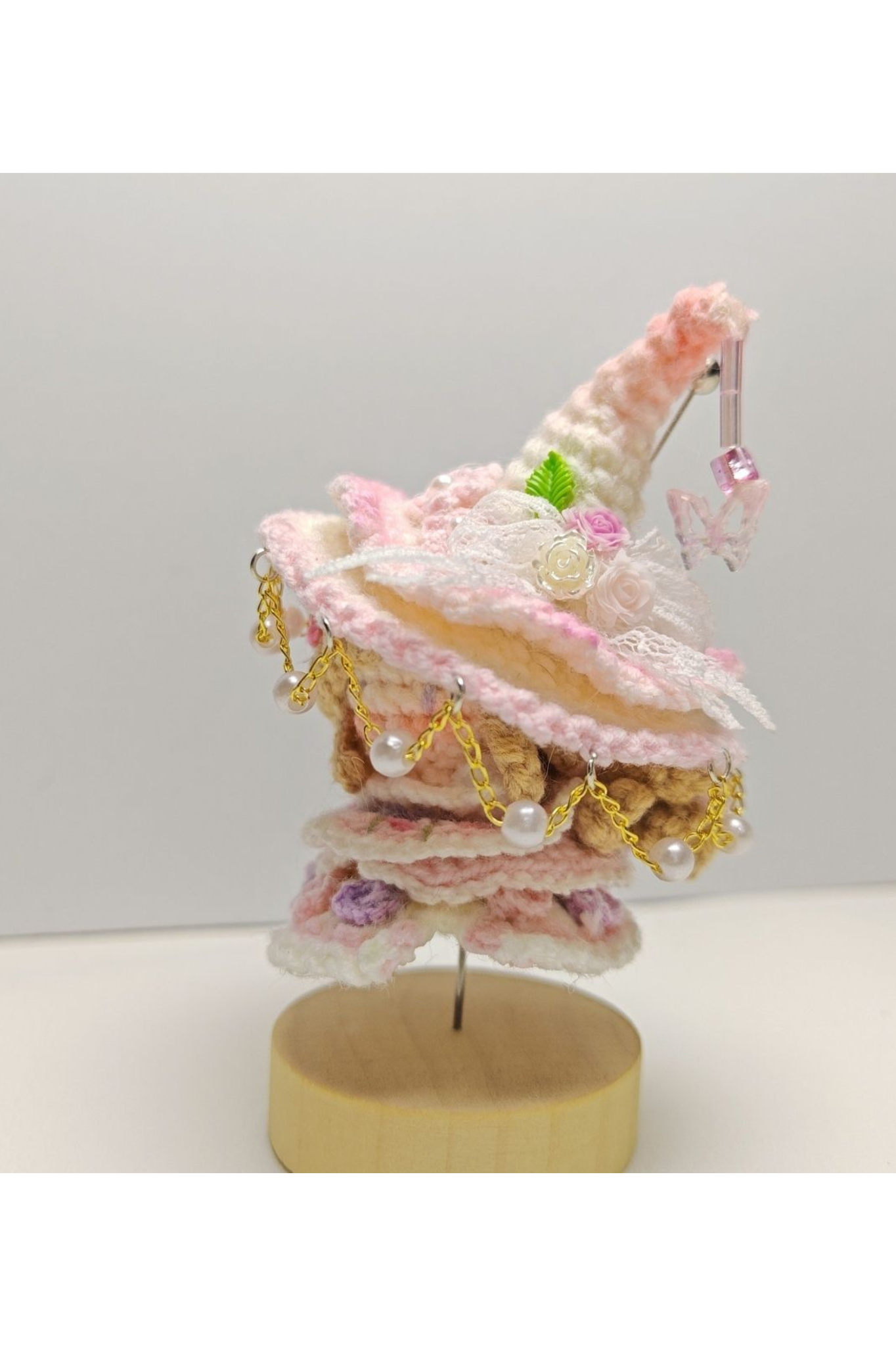 [Finished Product] Custom Infinity Nikki Game Fan Art - Handmade Crochet Keychain Charm（Witch-Themed Soft Candies）