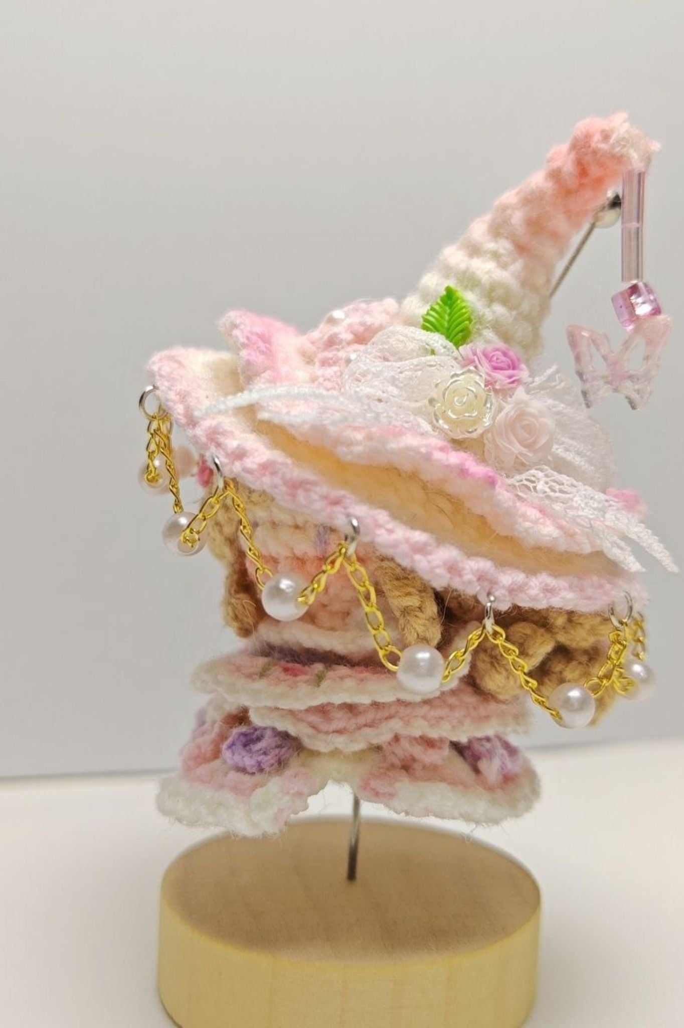 [Finished Product] Custom Infinity Nikki Witch Style Game Fan Art - Handmade Crochet Keychain Charm