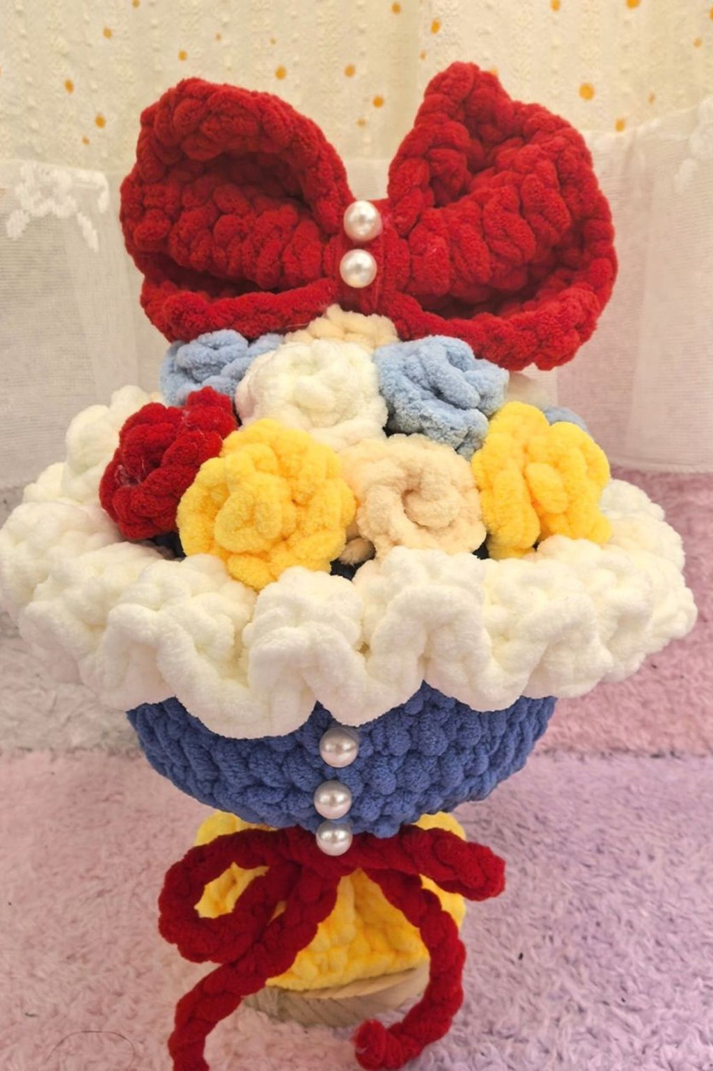 [Finished Product] Custom Snow White Inspired Crochet Bouquet - Handmade Decor & Charm Collection
