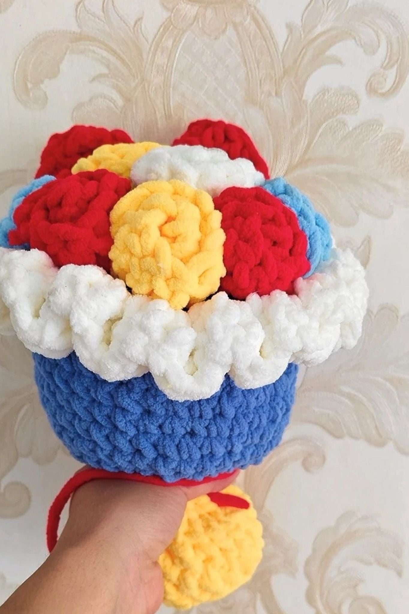 [Finished Product] Custom Snow White Inspired Crochet Bouquet - Handmade Decor & Charm Collection